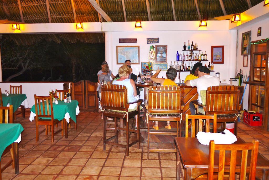 Green Parrot Beach Houses And Resort Placencia Extérieur photo